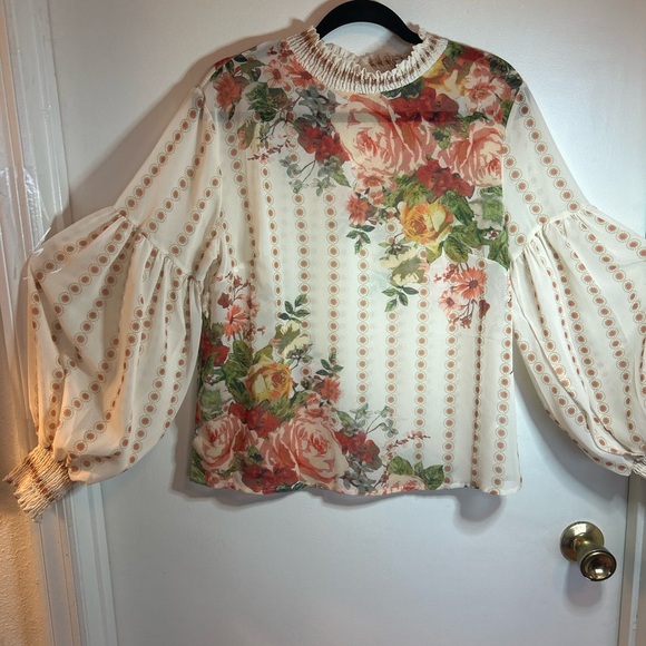 Chicwish Tops - Chicwish Floral Puff Sleeve Blouse‎ in Cream and Red